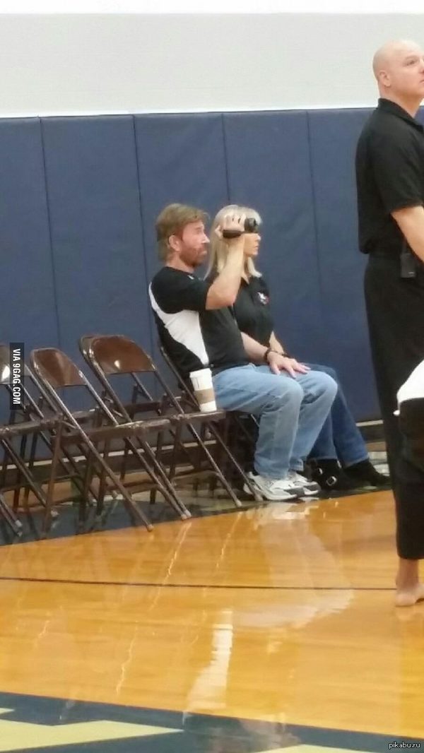 "Чак Норрис был на соревнованиях моей племянницы по каратэ"