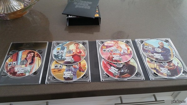 GTA5  CD    <a href="http://pikabu.ru/story/gta_v_retro_faktyi_3260991">http://pikabu.ru/story/_3260991</a> .     :D