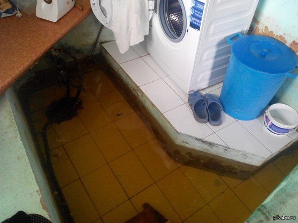 Домашний бассейн в подвале) P.S. Каждую весну так)