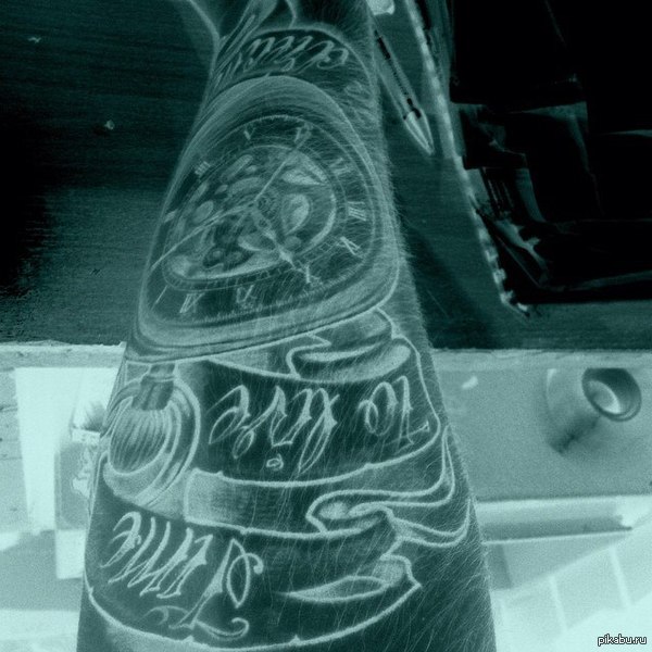 Сфотал татуху с "негативным" фильтром. Интересно вышло