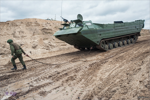 Выгуливание бронетранспортера)