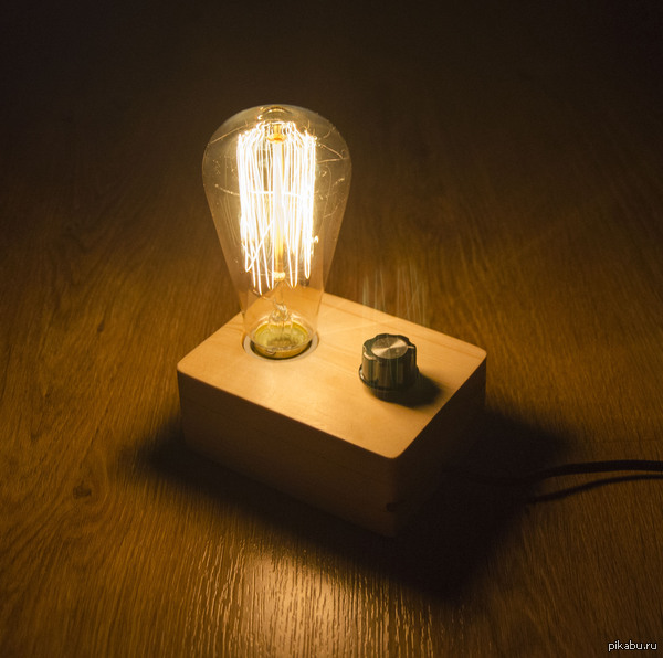 Теплый, ламповый ночник.
