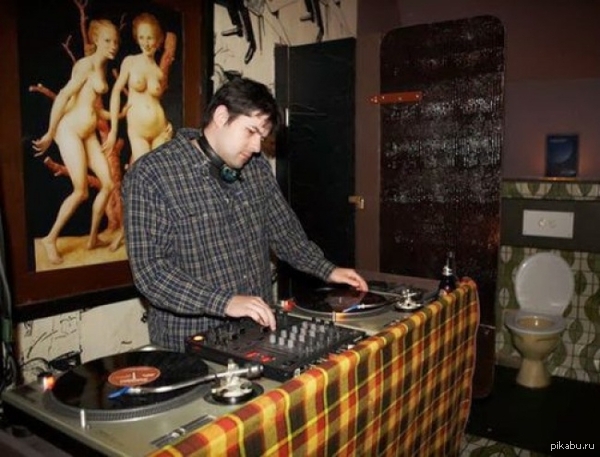 Как бы намекают... что музон не очень))