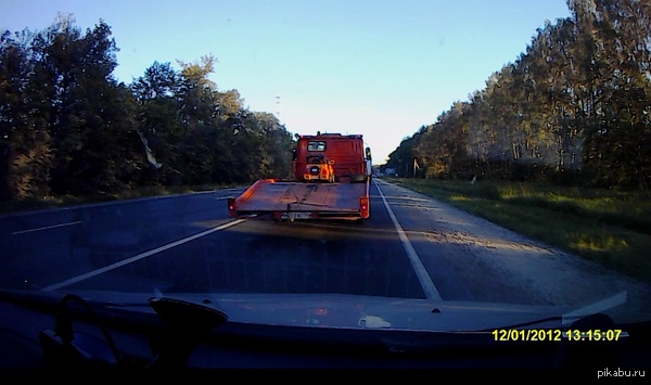 Кому-то потребовался эвакуатор на дороге