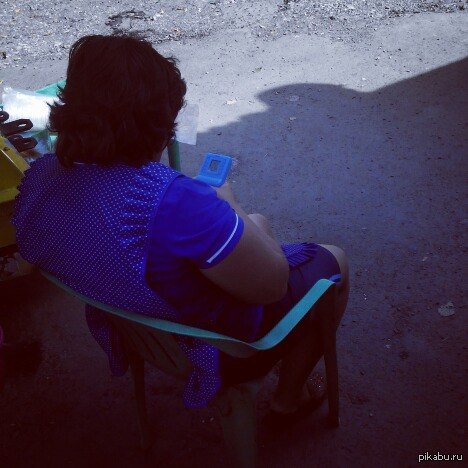 Сегодня пошел за квасом, а продавщица ноль внимания на меня