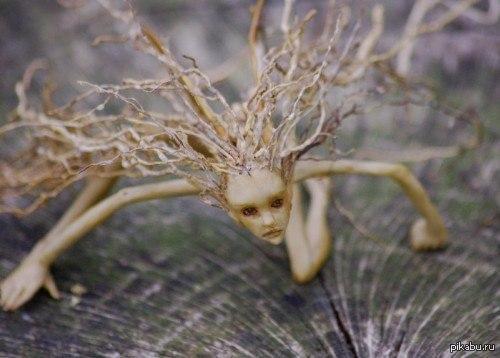 Духи леса высечены из дерева