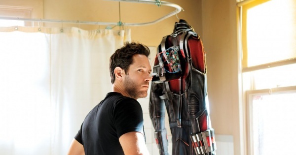 Человек муравей мертв. Человек муравей мертв. Человек муравей 3. Пародия человек муравей. Скотт лэнг марвел.