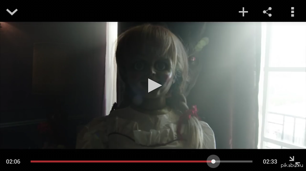 Во время фильма честно говоря не заметил, эт баян, но все же может кто не видел.