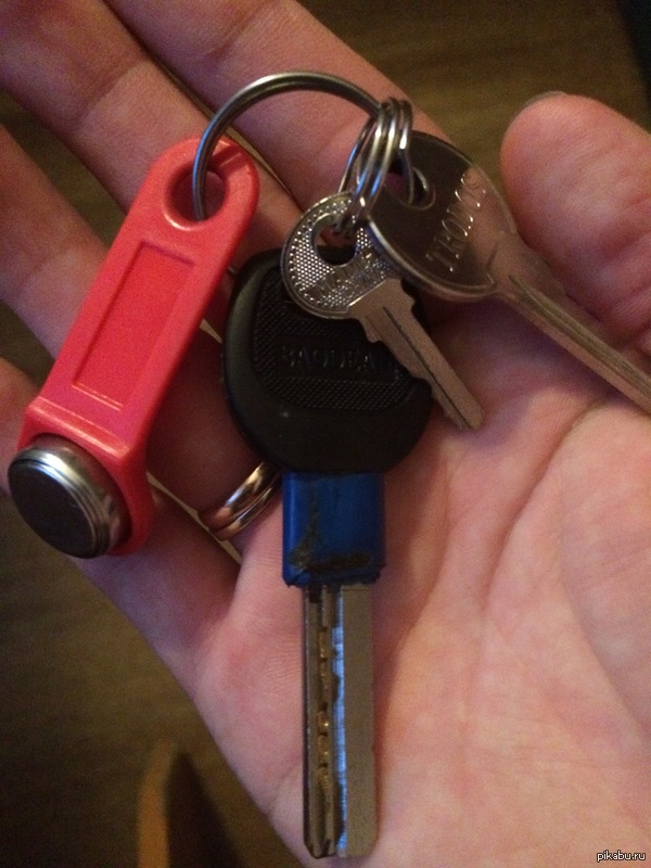 Иркутск! Найдены ключи! Верю в силу Пикабу. 20 июля на пересечении улиц Гоголя и Терешковой, у светофора , в 20:30.