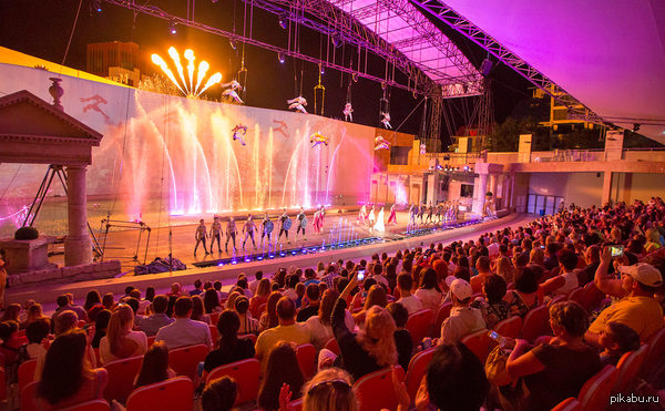 "Аргонавты" Адлер - театрально - цирковое шоу, масштабная постановка захватывает удивительным сплавом акробатики, цирковых номеров.