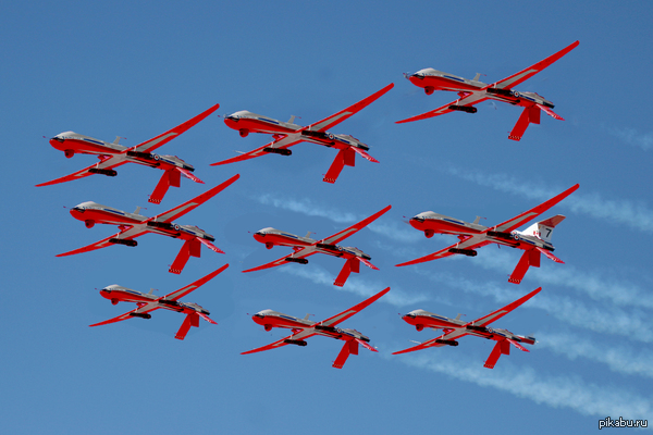 Пилотажная группа из беспилотников :)