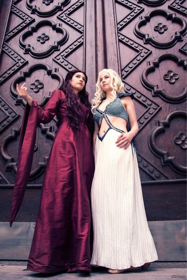 Melisandre and Khaleesi - Melisandre, Khaleesi Daenerys, Cosplay, Daenerys Targaryen, Game of Thrones