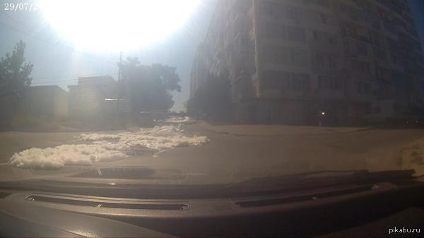 По дороге на работу неожиданно оказался свидетелем пенной вечеринки в местной пожарной части.