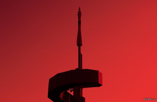 Один из символов нашего города - Жезказган! В простонародье называют "Ракета-Самолёт". Всех космонавтов после приземления везут к нам.