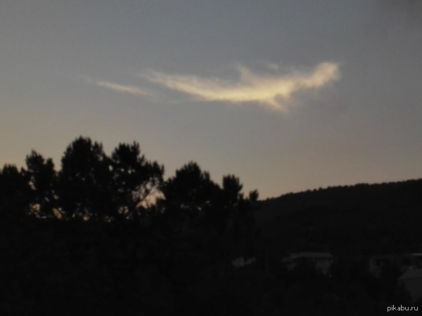 Even this cloud has already started doing push-ups in the morning... - My, Interesting, Photo, Similarity, Monday