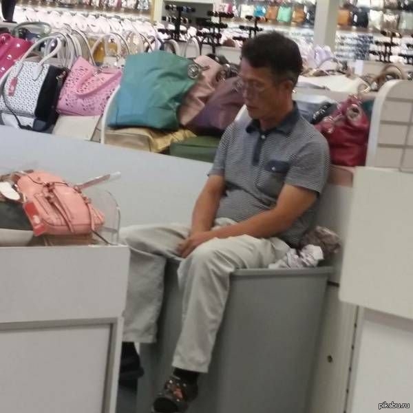 Шел 5й час похода за покупками.