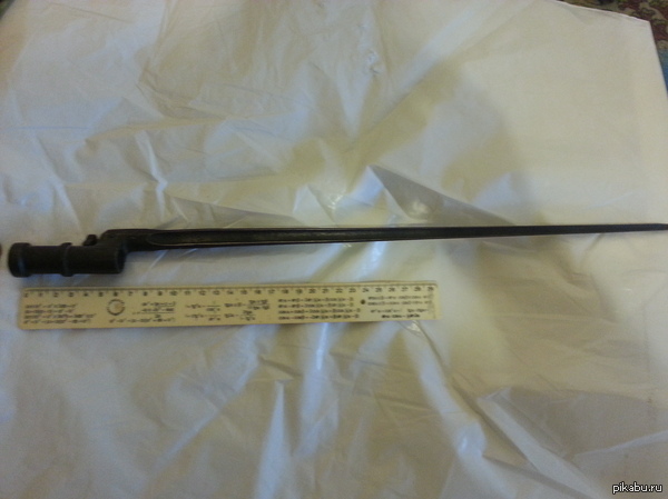 Нашел штык при разборке квартиры.