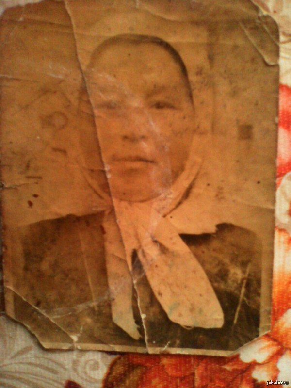 Помогите отретушировать фото для семьи. Бабушки не стало и мы очень хотим восстановить это фото, отсканированной фотографии нет, к сожалению