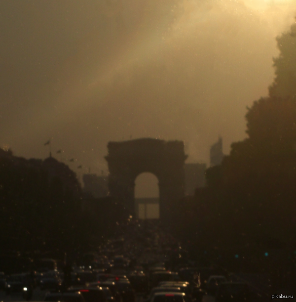 Закат в Париже