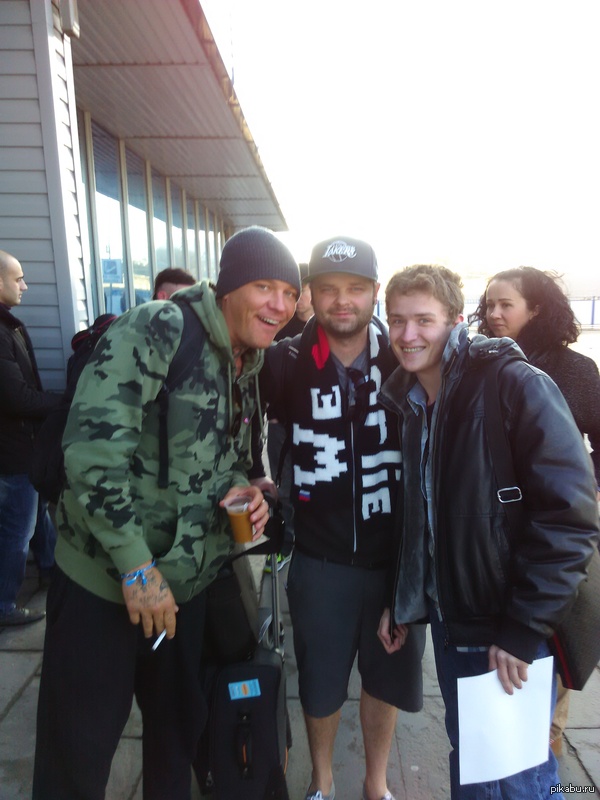  !       Hollywood Undead (  Johnny 3 Tears, Charlie Scene  ).   ,    -.