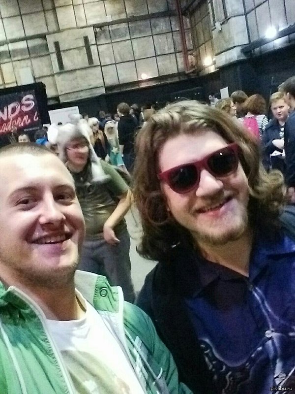 Шел-шел, подходят ко мне и грят, мол ты похож на Чувака из Большого Лебовски, очков не хватает, но у нас есть