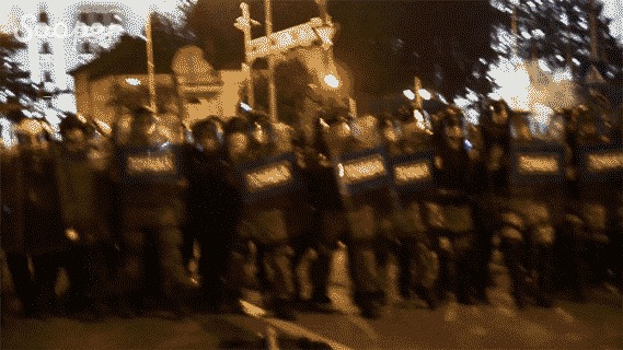 Мусорный контейнер с радостью возвращается к своей семье! В продолжении к <a href="http://pikabu.ru/story/innovatsionnoe_oruzhie_3333858">http://pikabu.ru/story/_3333858</a>