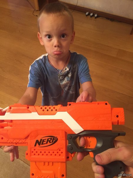 Когда младший брат осознает, что тебе понравилась его игрушка