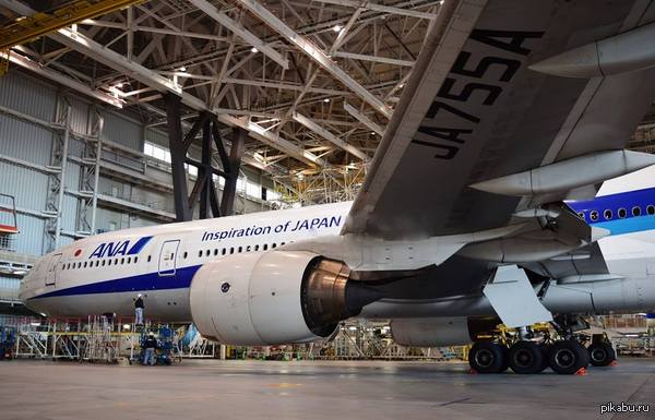 Не захотел бы я на таком самолете лететь...