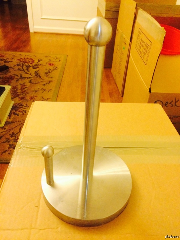 Она нашла мой держатель бумажных полотенец