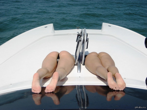 Friday with a head.. - NSFW, Friday, Yacht, Legs