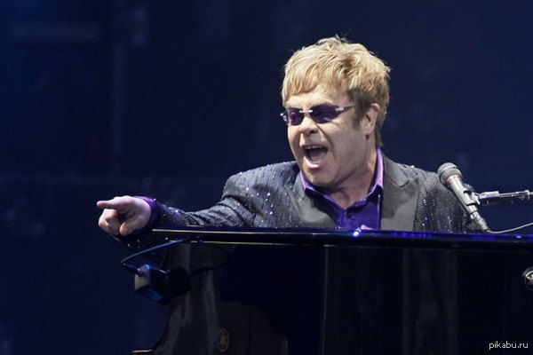 Элтон Джон посоветовал Украине присоединиться к гей-сообществу.