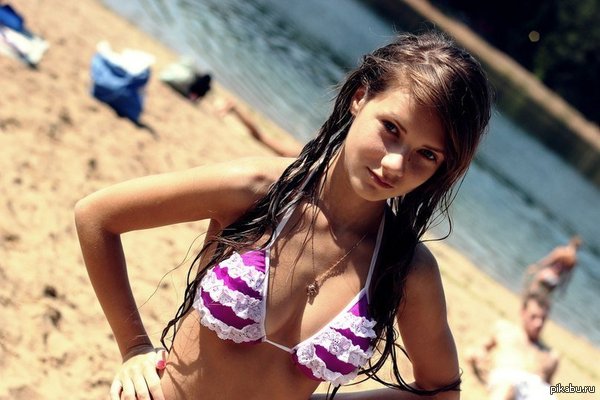 Красивые груди девушек на нудистком пляже (36 фото)