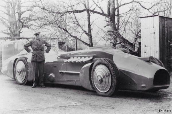 Campbell-Railton-Rolls Royce Blue Bird, 1933 . 