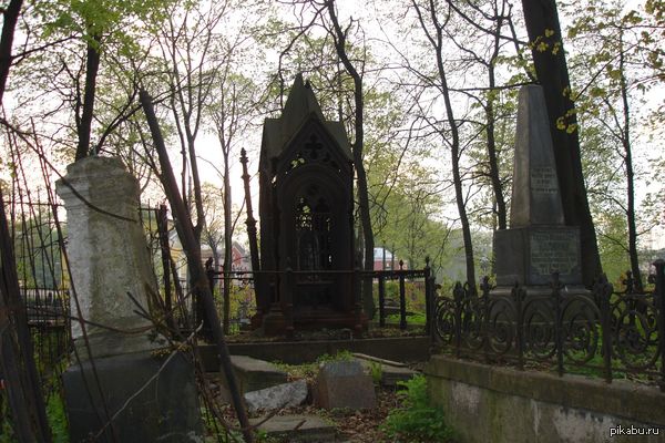 Фотография Старосмоленского кладбища в Петербурге