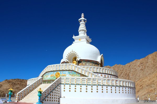 Шанти ступа, Лех, Индия.