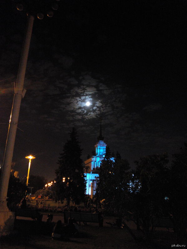 Луна сегодня отпадная