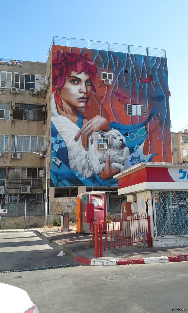 Унылый дом превращается...