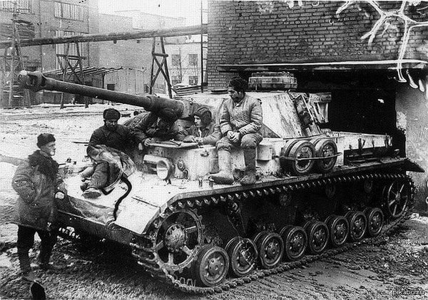   Panzerkampfwagen IV AusfUhrung F   .