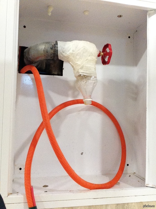 Просто пожарный гидрант в университете