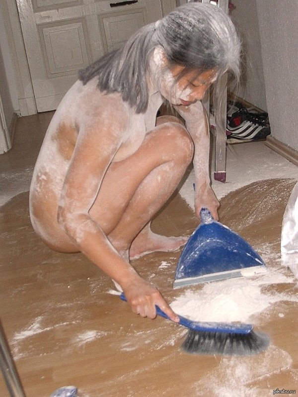 Sow Mach Cocainum - NSFW, Cocaine, Cleaning, Asia, Girls, Broom