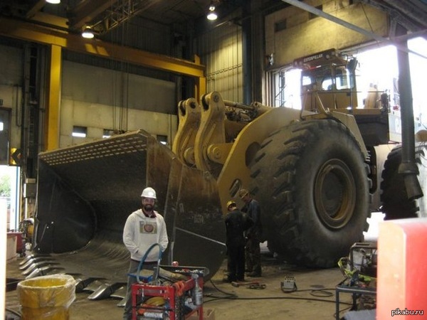 Просто бульдозер. Листайте дальше.