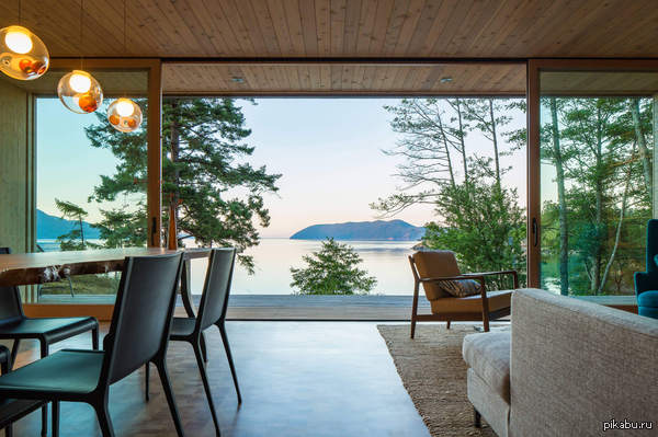 Lone Madrone Retreat in the San Juan Islands by Heliotrope Architects  