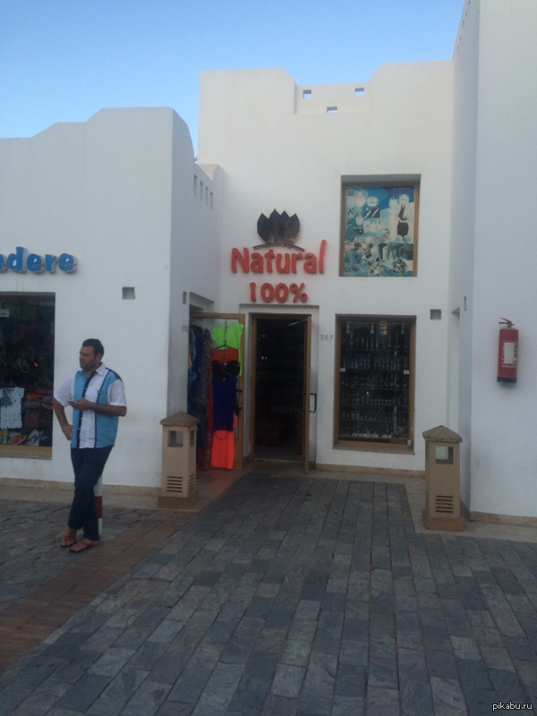 Когда ты вроде и не гомофоб, но в твой магазин почему-то заходят только педики.