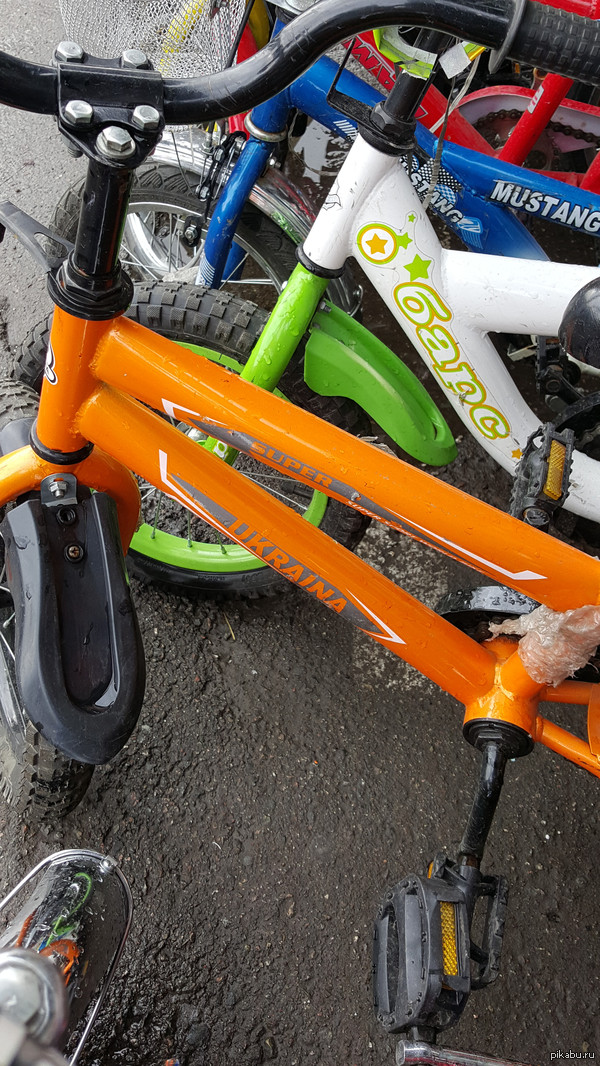 Реклама известной страны в Казахстане.