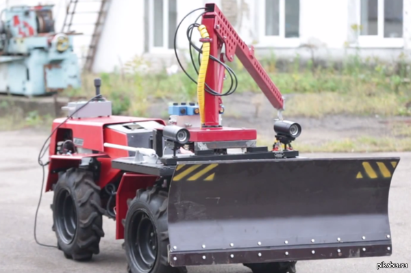 В Беларуси разработали мобильного робота на основе трактора «БЕЛАРУС-132».