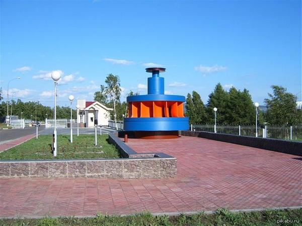 Стела "Рабочее колесо турбины Братской ГЭС" (Братск)