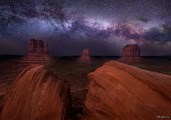   (Monument Valley)    