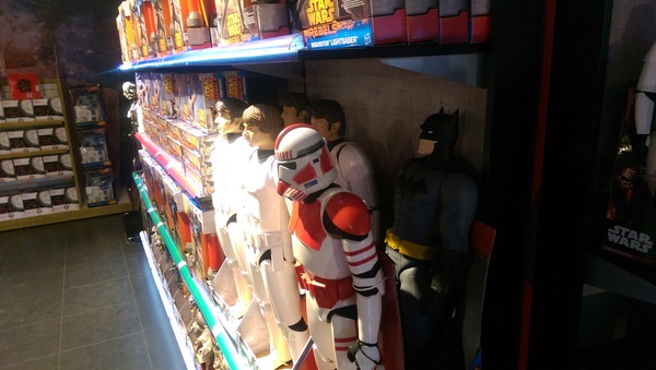 Берегись Вейдер, Брюс идет за тобой.