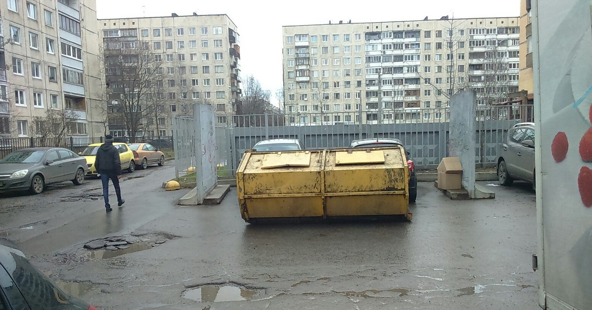 Южный плохой. Мусорные контейнеры в Санкт-Петербурге. Мусорный контейнер Питер. Помойка во дворе в Санкт-Петербурге.