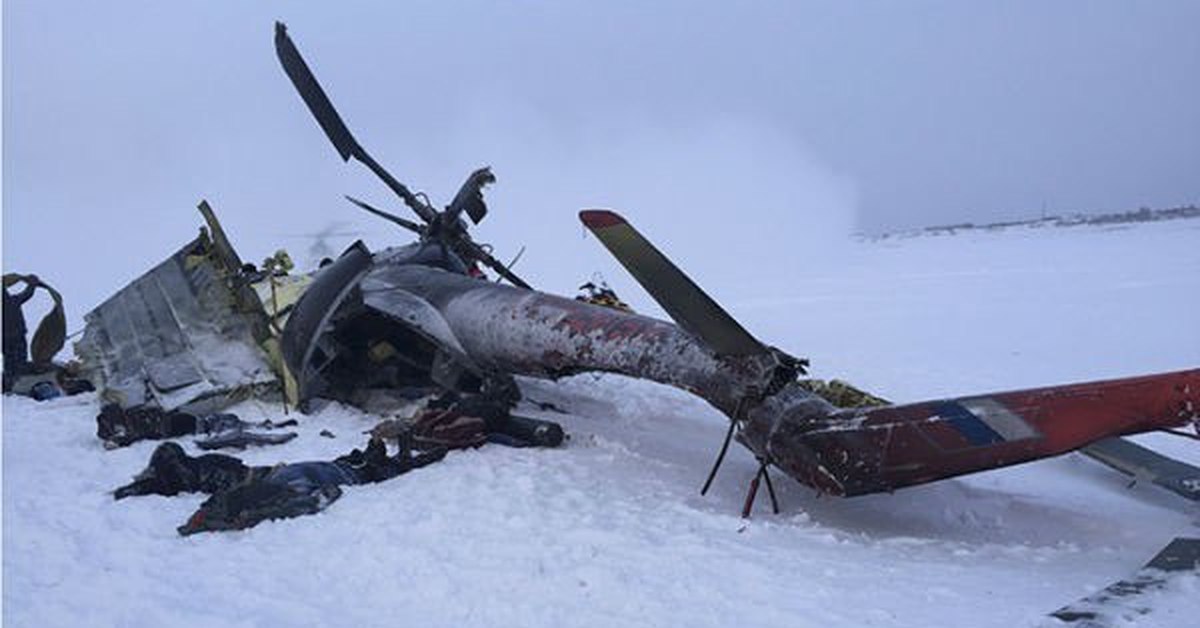 Вертолет убивают. Ми-8 камчатские авиалинии катастрофы. Разбитый вертолет с телами.